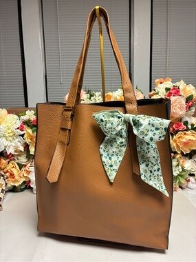 REED Modern American Luxury Pebbled Colorblock Tote Bag Cognac Black Gold Tone